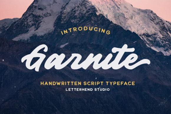 Garnite: A Stylish Script Font